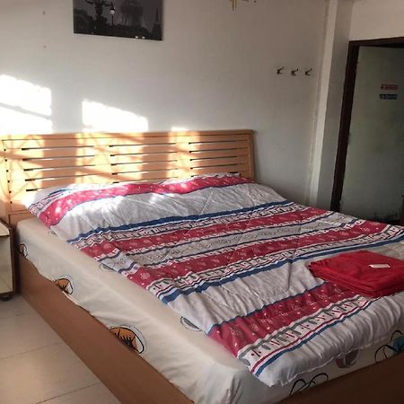 Oyo 1141 Ban Dao Hotel Джомтиен Бийч Екстериор снимка